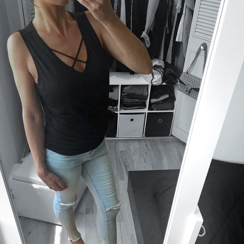 Black Sleeveless Criss Cross Front Top